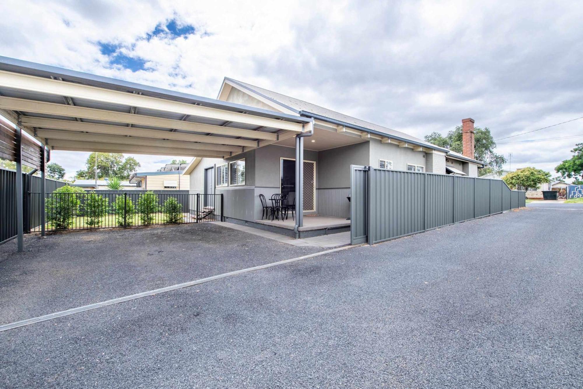 South Dubbo Hideaway - Pet Friendlyヴィラ エクステリア 写真